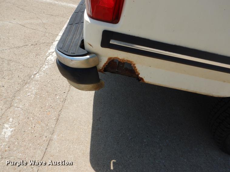 image for item FT9529 1989 Ford F150 XLT Lariat pickup truck