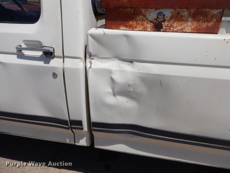 image for item FT9529 1989 Ford F150 XLT Lariat pickup truck