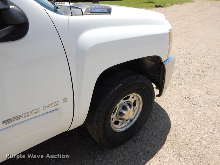 image for item FT9538 2008 Chevrolet Silverado 2500HD LT Ext. Cab pickup truck