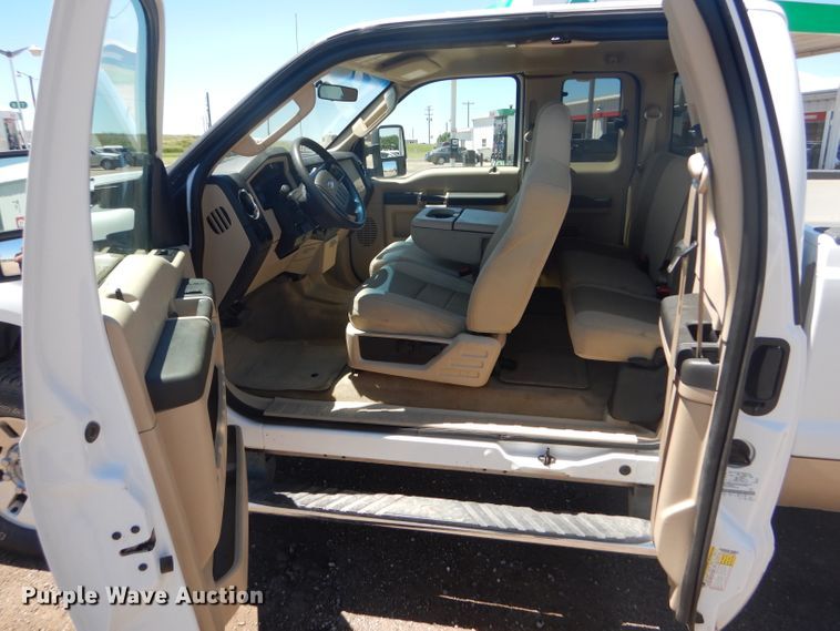 image for item FT9545 2008 Ford F250 Super Duty XLT SuperCab pickup truck