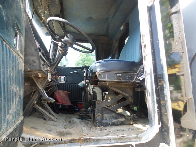 image for item DB2184 1988 Kenworth T800 dump truck