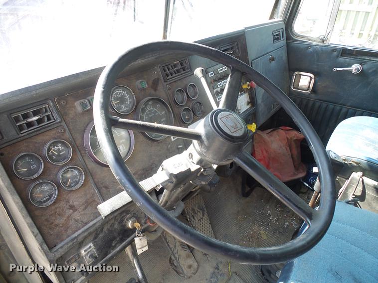 image for item DB2184 1988 Kenworth T800 dump truck