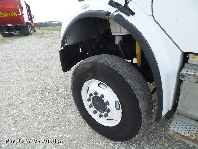 image for item DB2186 2006 Freightliner Business Class M2 bucket truck