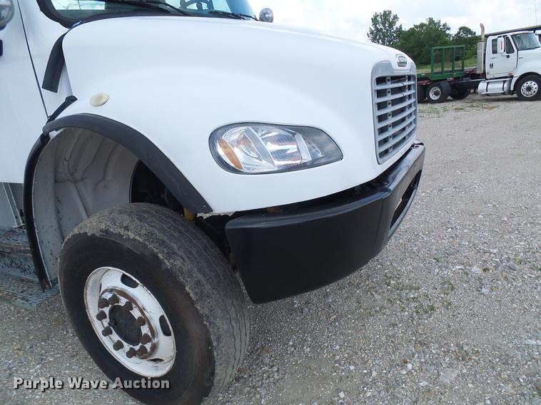 image for item DB2186 2006 Freightliner Business Class M2 bucket truck