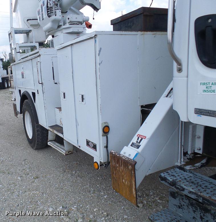 image for item DB2186 2006 Freightliner Business Class M2 bucket truck