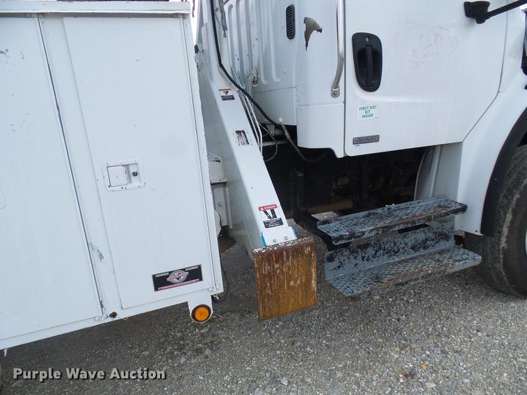 image for item DB2186 2006 Freightliner Business Class M2 bucket truck