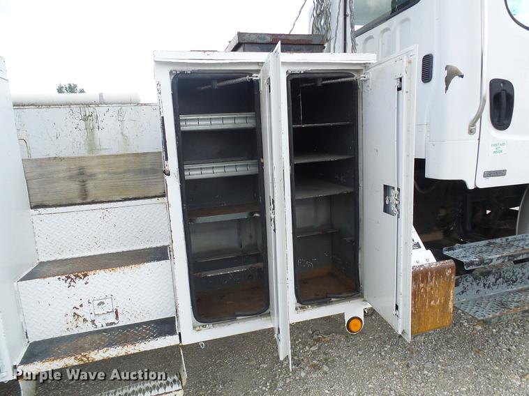 image for item DB2186 2006 Freightliner Business Class M2 bucket truck