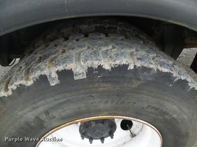 image for item DB2186 2006 Freightliner Business Class M2 bucket truck