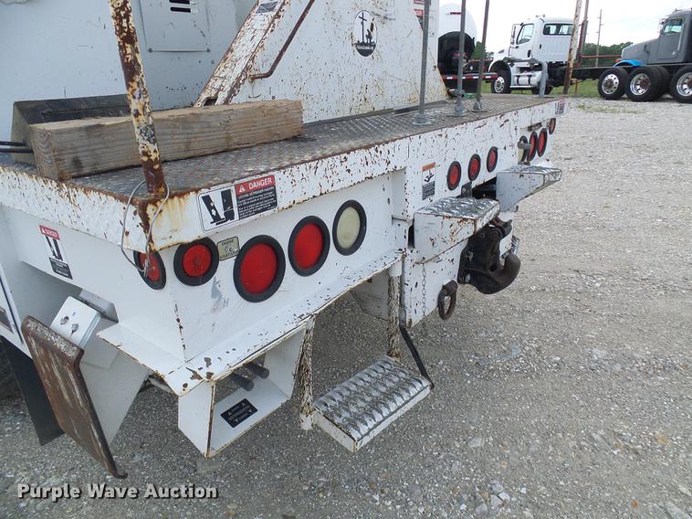 image for item DB2186 2006 Freightliner Business Class M2 bucket truck