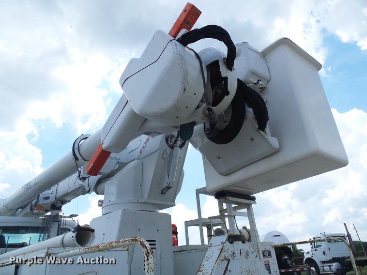 image for item DB2186 2006 Freightliner Business Class M2 bucket truck