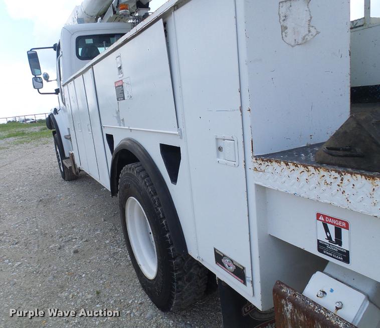 image for item DB2186 2006 Freightliner Business Class M2 bucket truck