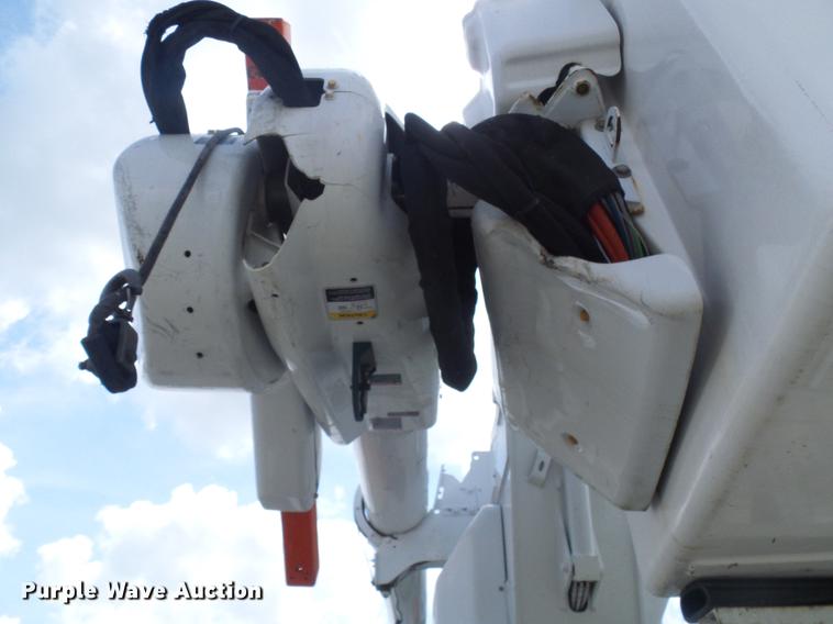 image for item DB2186 2006 Freightliner Business Class M2 bucket truck