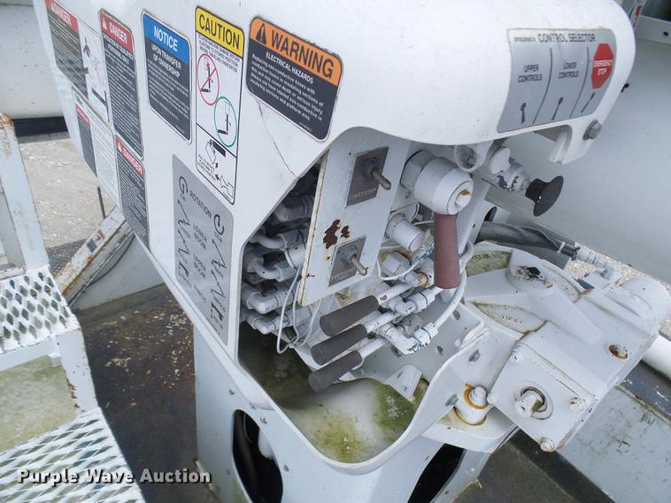 image for item DB2186 2006 Freightliner Business Class M2 bucket truck