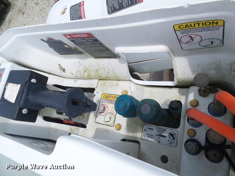 image for item DB2186 2006 Freightliner Business Class M2 bucket truck