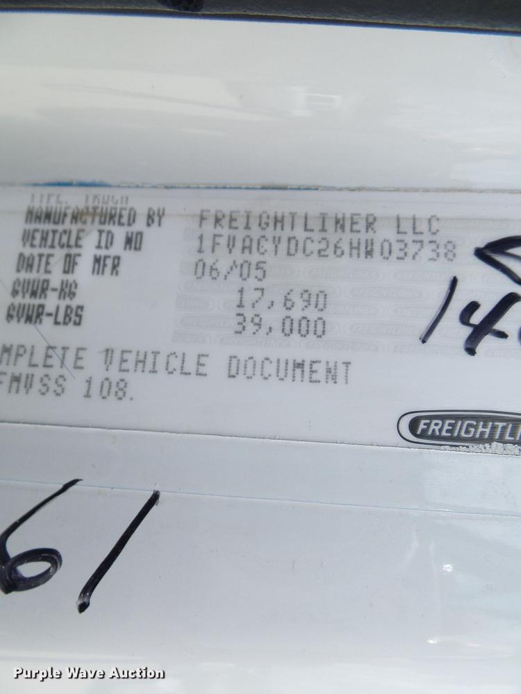 image for item DB2186 2006 Freightliner Business Class M2 bucket truck