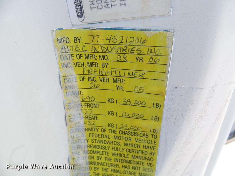 image for item DB2186 2006 Freightliner Business Class M2 bucket truck