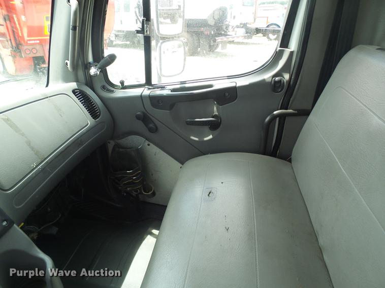 image for item DB2186 2006 Freightliner Business Class M2 bucket truck