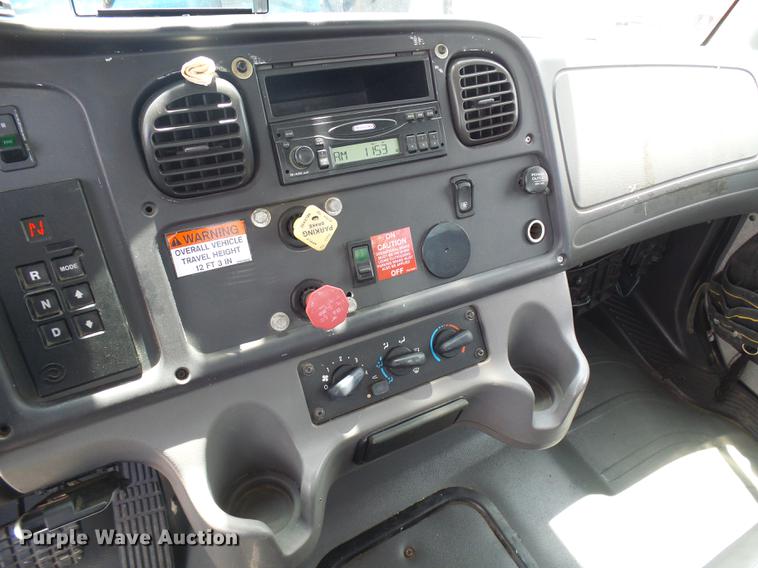 image for item DB2186 2006 Freightliner Business Class M2 bucket truck