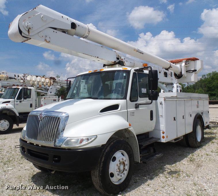 image for item DB2187 2006 International 4300 bucket truck