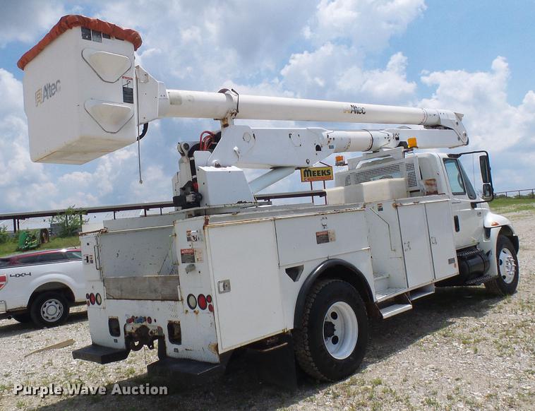 image for item DB2187 2006 International 4300 bucket truck