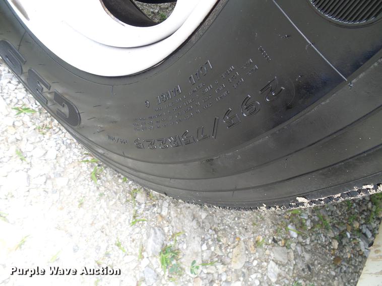 image for item DB2187 2006 International 4300 bucket truck