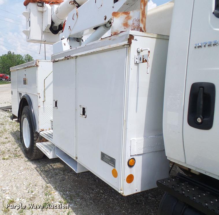 image for item DB2187 2006 International 4300 bucket truck