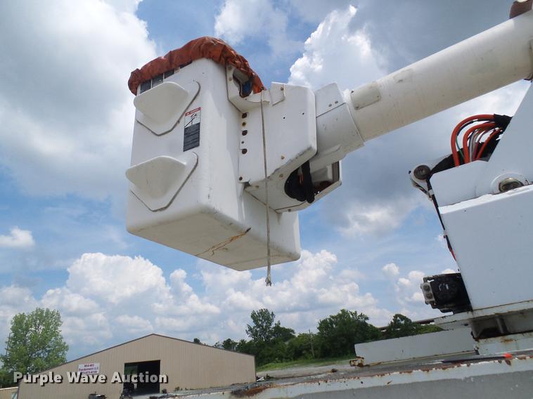 image for item DB2187 2006 International 4300 bucket truck