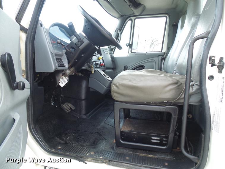 image for item DB2187 2006 International 4300 bucket truck