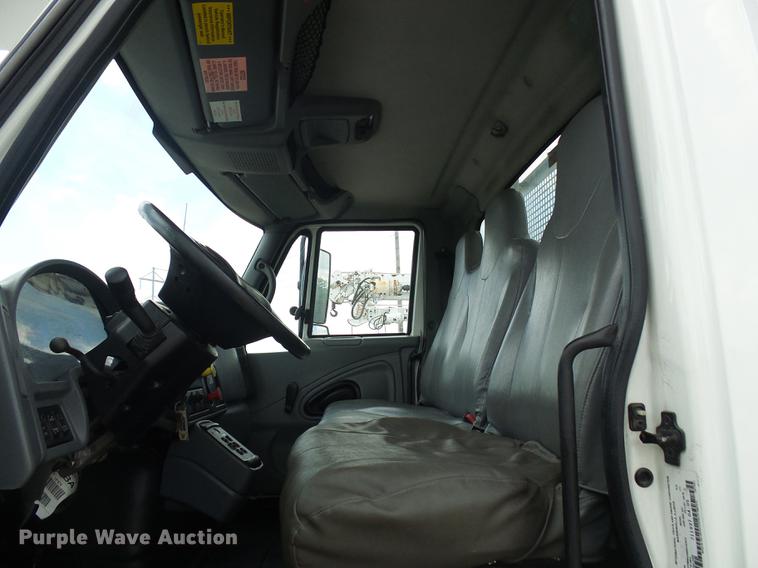 image for item DB2187 2006 International 4300 bucket truck