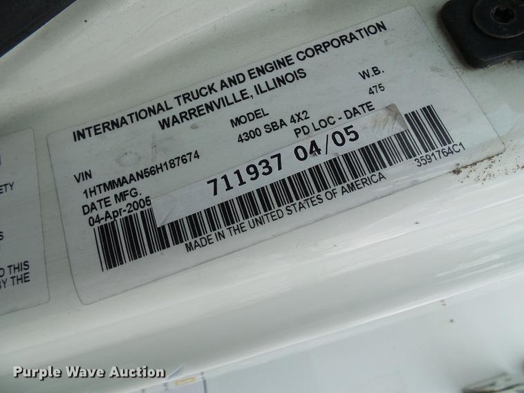 image for item DB2187 2006 International 4300 bucket truck