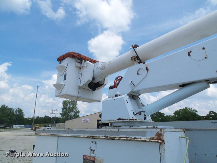 image for item DB2187 2006 International 4300 bucket truck