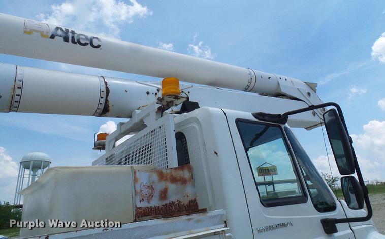 image for item DB2187 2006 International 4300 bucket truck