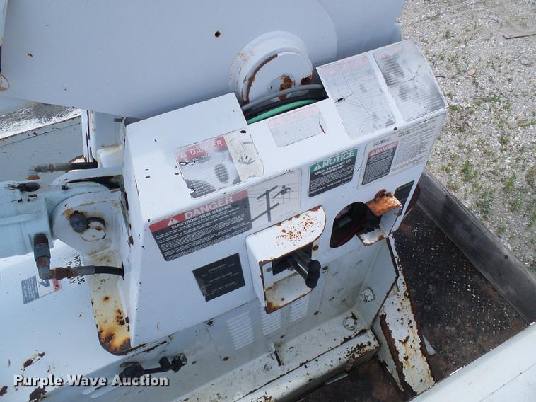 image for item DB2187 2006 International 4300 bucket truck