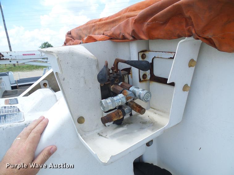 image for item DB2187 2006 International 4300 bucket truck