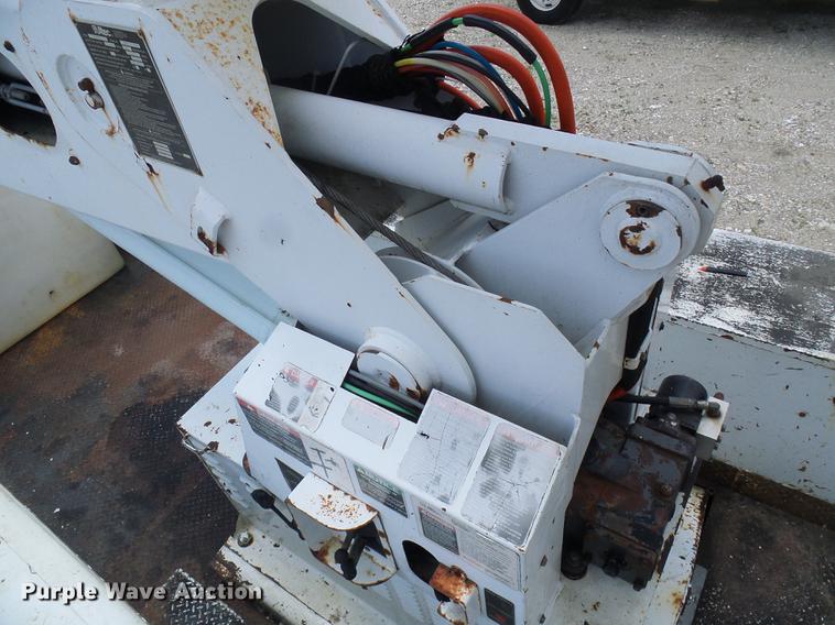 image for item DB2187 2006 International 4300 bucket truck