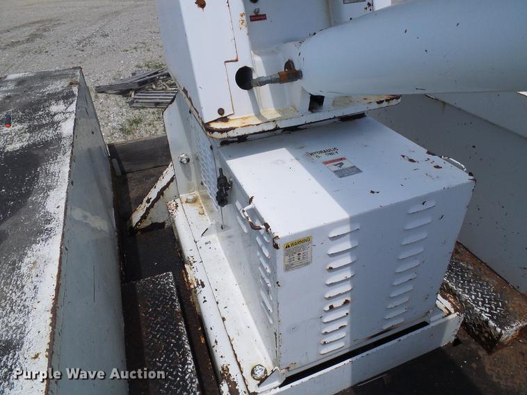 image for item DB2187 2006 International 4300 bucket truck