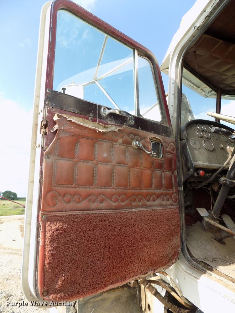 image for item DB9678 1981 Peterbilt 359 vacuum truck