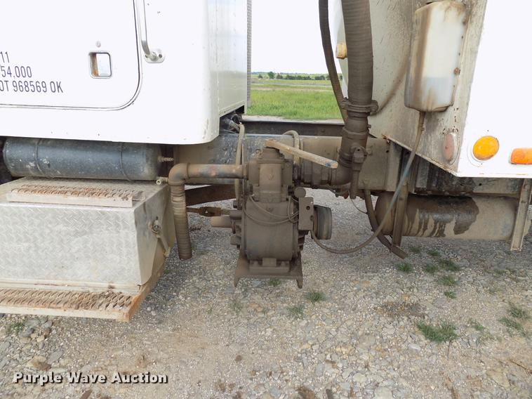 image for item DB9678 1981 Peterbilt 359 vacuum truck