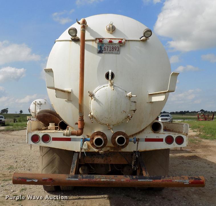 image for item DB9679 1981 Peterbilt 378 vacuum truck