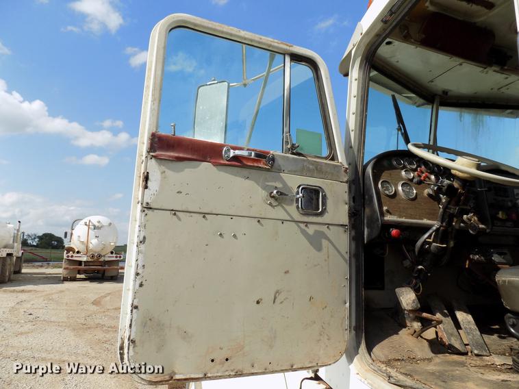 image for item DB9680 1985 Peterbilt 382 vacuum truck