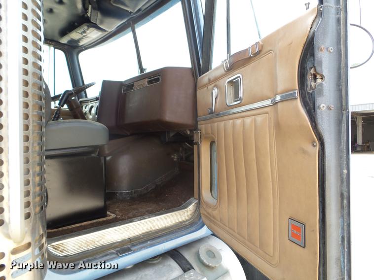 image for item DC4560 1979 GMC General dump truck