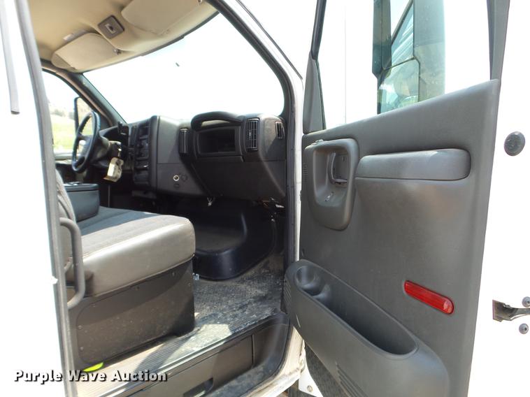 image for item DC4563 2008 GMC C4500 service truck