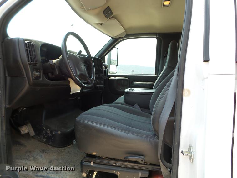 image for item DC4563 2008 GMC C4500 service truck