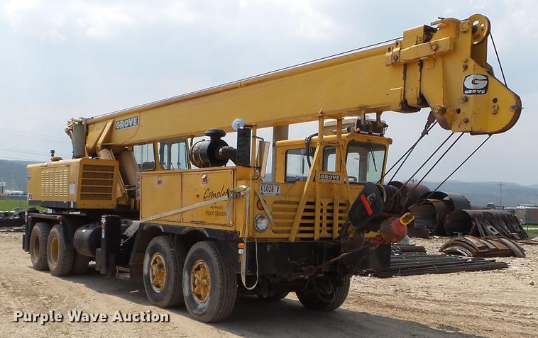 image for item DC4564 1970 Grove TM275T crane