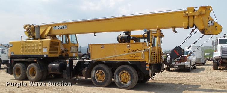 image for item DC4564 1970 Grove TM275T crane