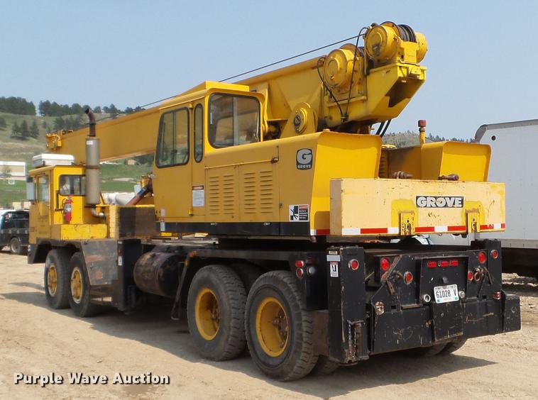 image for item DC4564 1970 Grove TM275T crane