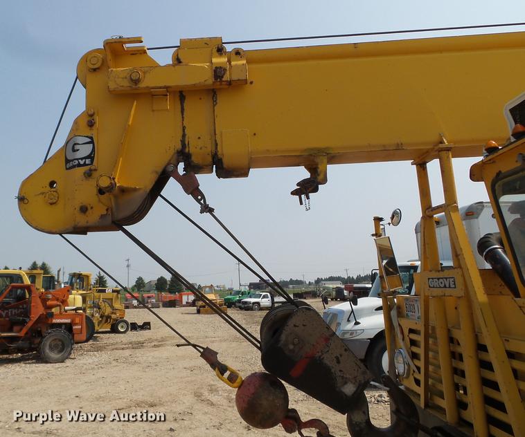 image for item DC4564 1970 Grove TM275T crane