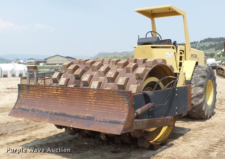 image for item DC4567 1986 Hyster C852A single drum vibratory roller