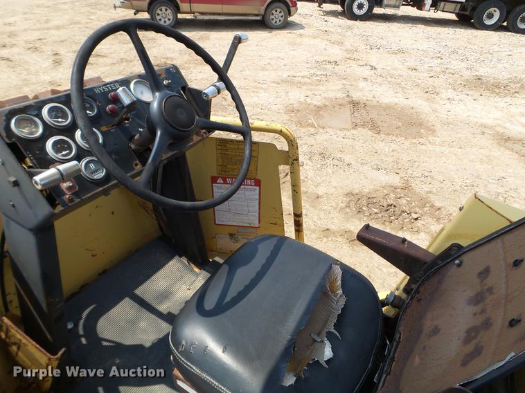 image for item DC4567 1986 Hyster C852A single drum vibratory roller