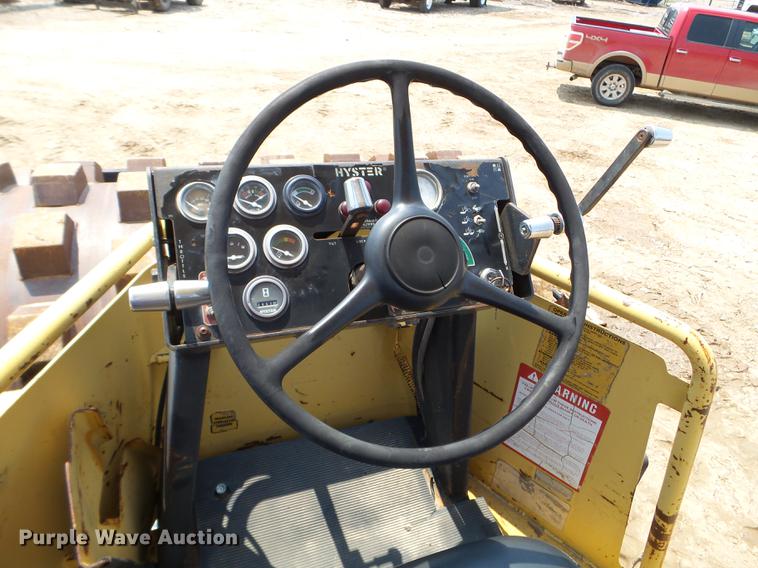 image for item DC4567 1986 Hyster C852A single drum vibratory roller